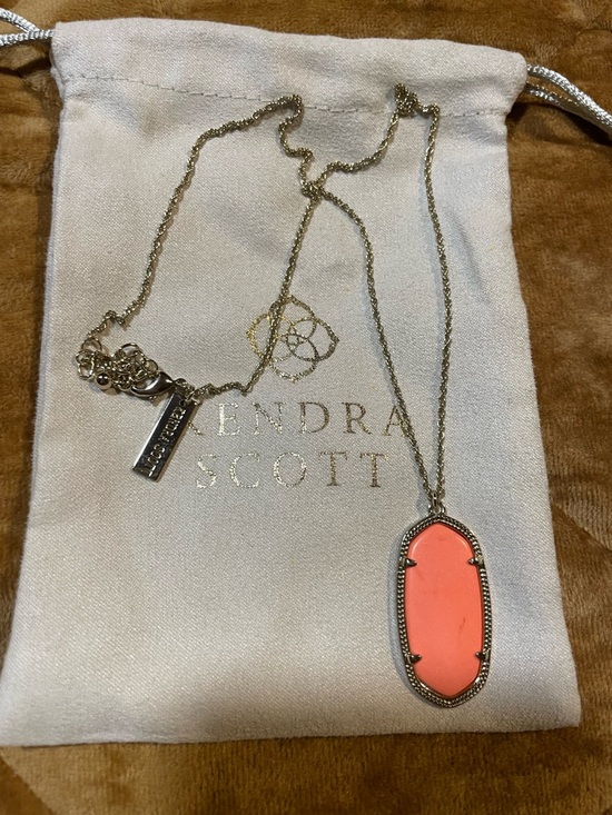 Kendra Scott Accessories - Kendra Scott Coral Pink Elle-Style Pendant Necklace